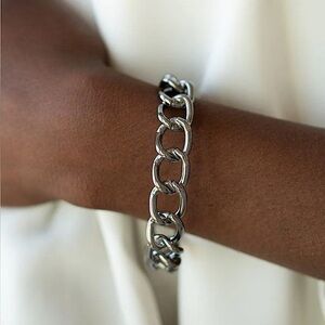 ❤️‍🔥5/$25❤️‍🔥 CHAINge of Scene Black Bracelet